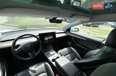 Седан Tesla Model 3 2023 в 