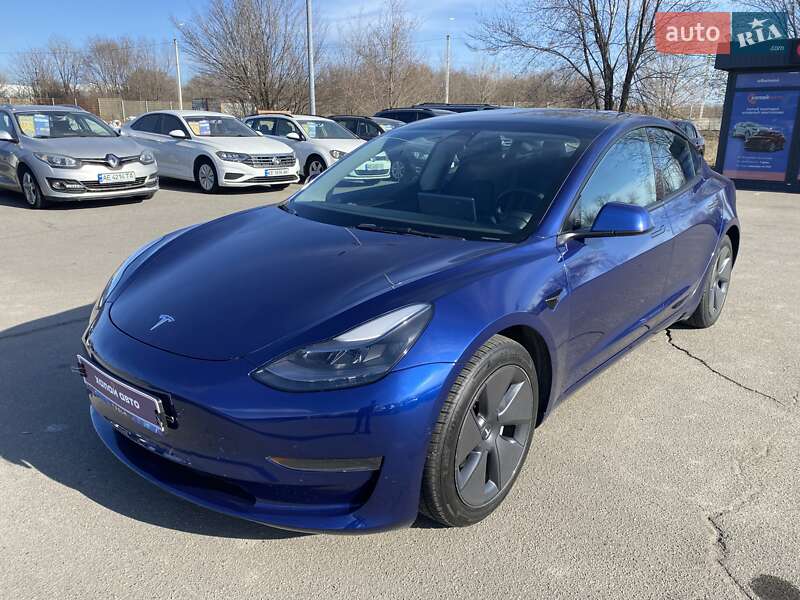 Седан Tesla Model 3 2022 в 