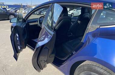 Седан Tesla Model 3 2022 в 