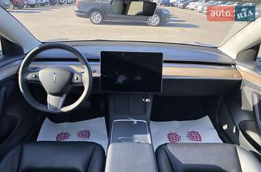 Седан Tesla Model 3 2022 в 