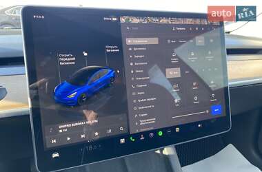 Седан Tesla Model 3 2022 в 