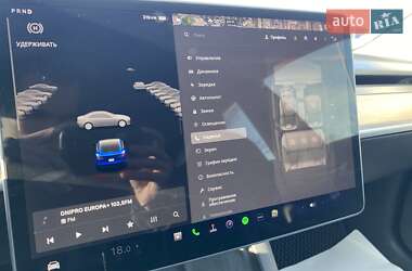 Седан Tesla Model 3 2022 в 