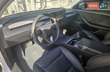 Седан Tesla Model 3 2024 в 