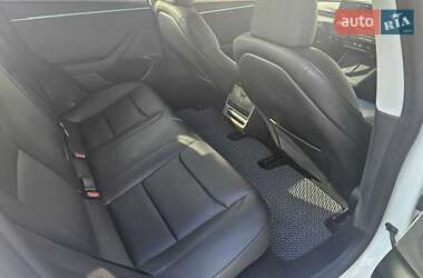 Седан Tesla Model 3 2024 в 