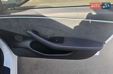Седан Tesla Model 3 2024 в 