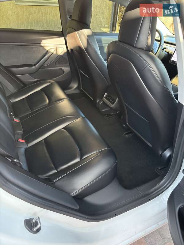 Седан Tesla Model 3 2019 в Дніпрі