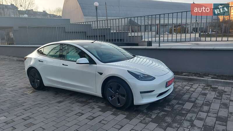 Седан Tesla Model 3 2021 в 