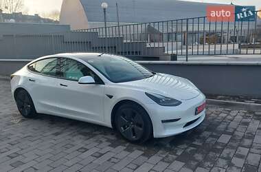 Седан Tesla Model 3 2021 в 