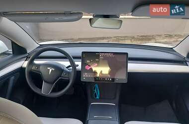 Седан Tesla Model 3 2021 в 