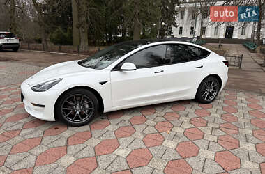 Седан Tesla Model 3 2021 в 