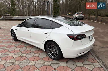 Седан Tesla Model 3 2021 в 