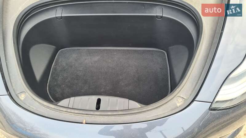 Седан Tesla Model 3 2019 в Дніпрі