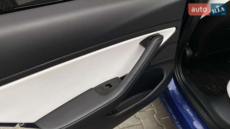 Седан Tesla Model 3 2018 в Луцке