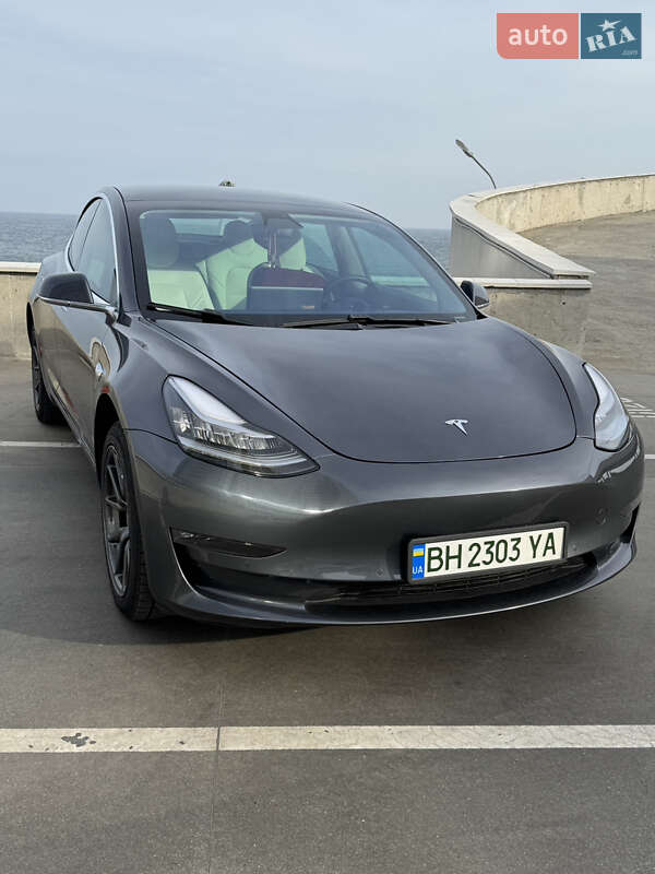 Седан Tesla Model 3 2019 в Одессе
