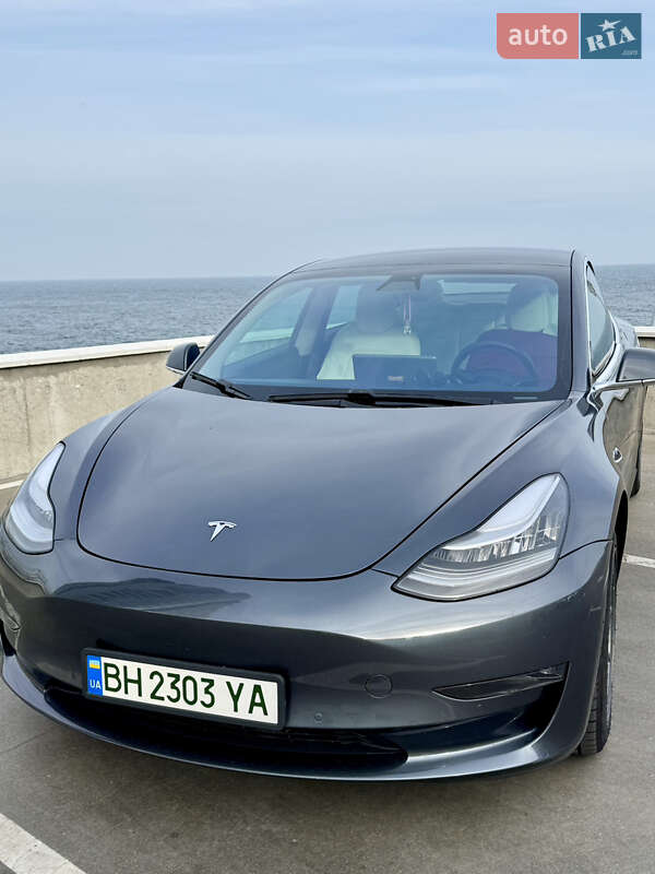 Седан Tesla Model 3 2019 в Одесі