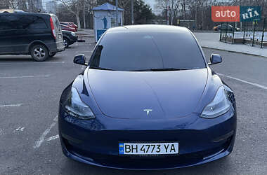 Седан Tesla Model 3 2022 в 