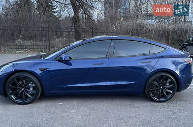 Седан Tesla Model 3 2022 в 