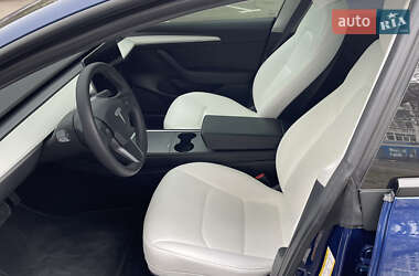 Седан Tesla Model 3 2022 в 