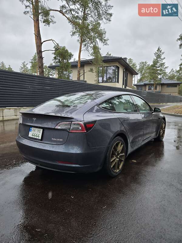 Tesla Model 3 2021