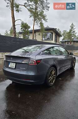 Седан Tesla Model 3 2021 в 