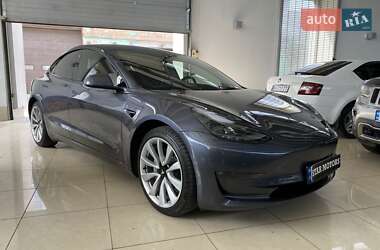 Седан Tesla Model 3 2022 в 