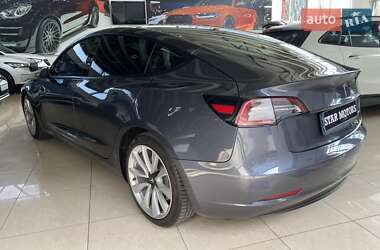 Седан Tesla Model 3 2022 в 