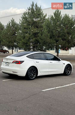 Седан Tesla Model 3 2021 в 