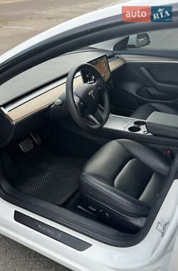 Седан Tesla Model 3 2021 в 