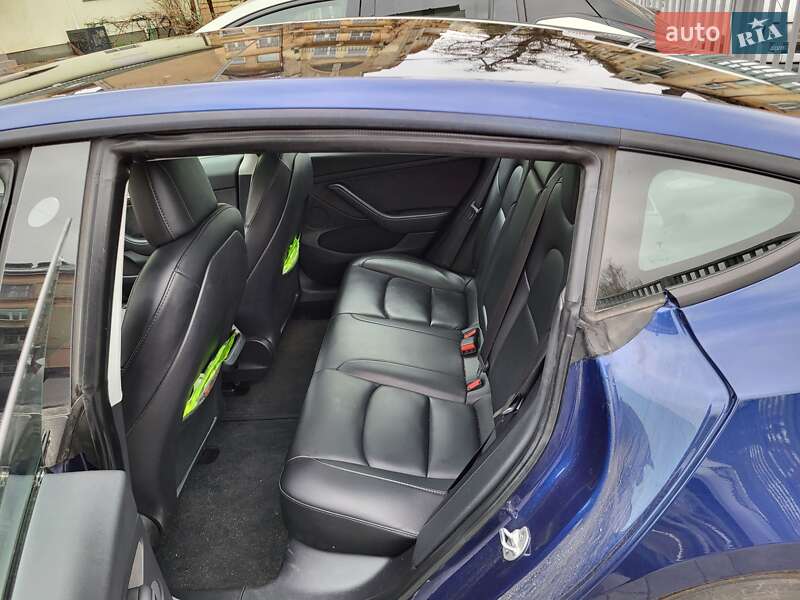 Седан Tesla Model 3 2022 в Киеве