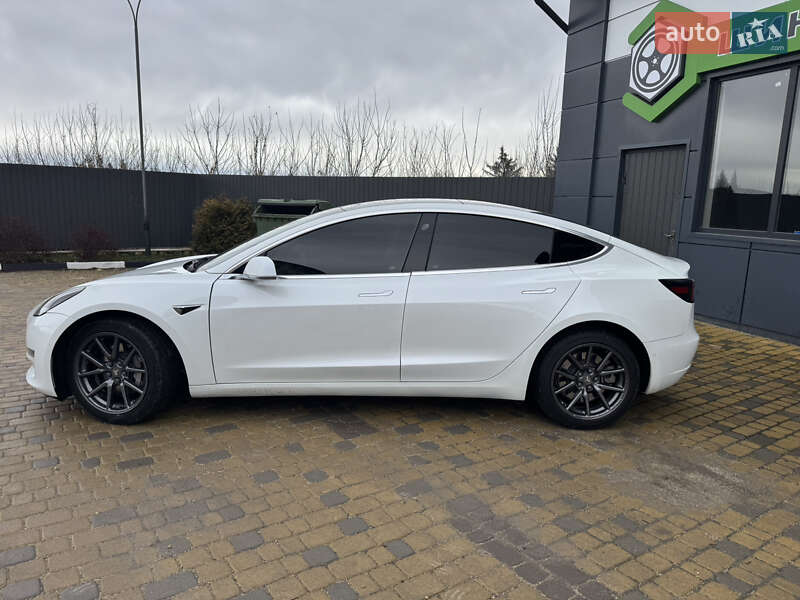 Седан Tesla Model 3 2019 в Тернополі