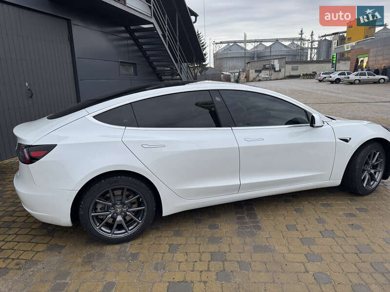 Седан Tesla Model 3 2019 в Тернополі