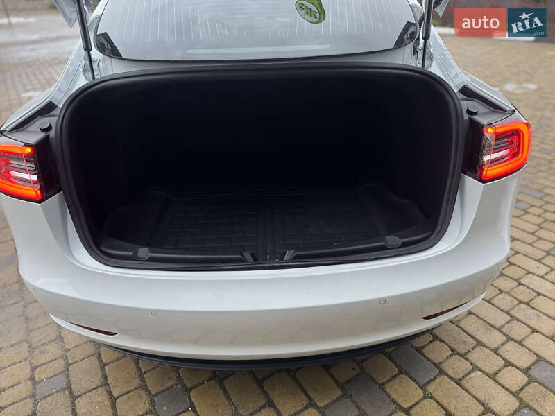 Седан Tesla Model 3 2019 в Тернополі
