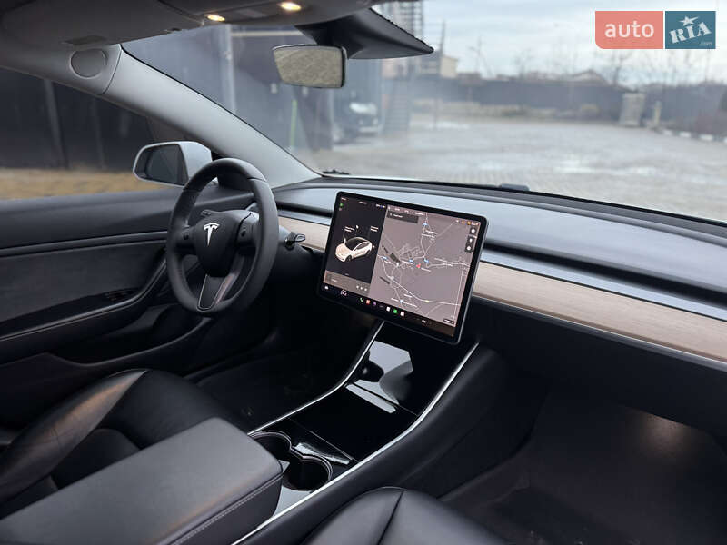 Седан Tesla Model 3 2019 в Тернополі