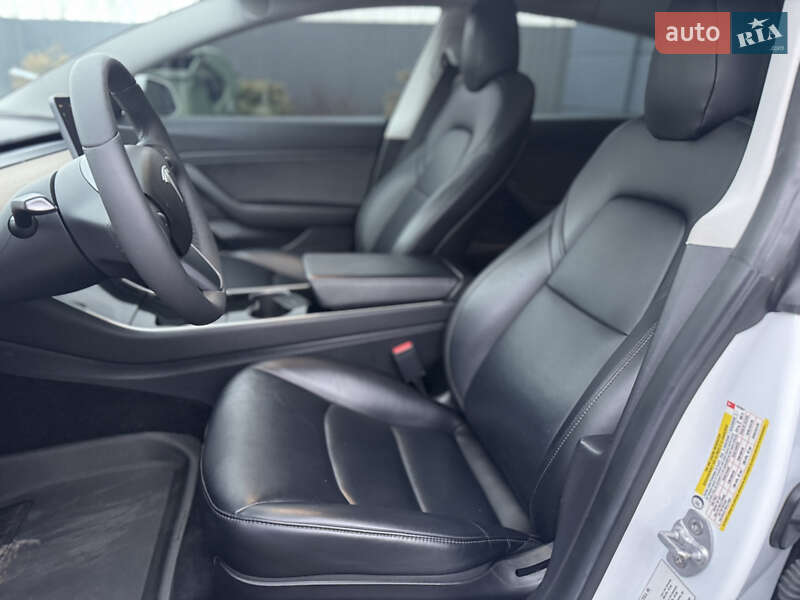 Седан Tesla Model 3 2019 в Тернополі