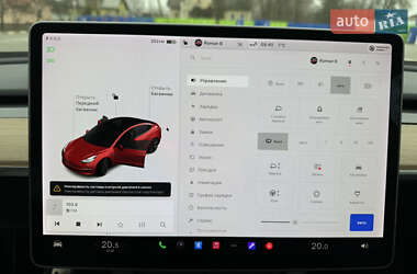 Седан Tesla Model 3 2020 в 