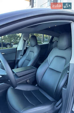Седан Tesla Model 3 2022 в Тернополе