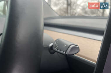 Седан Tesla Model 3 2019 в 