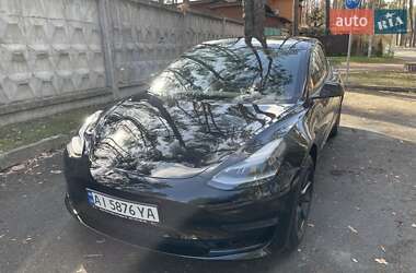Седан Tesla Model 3 2021 в 