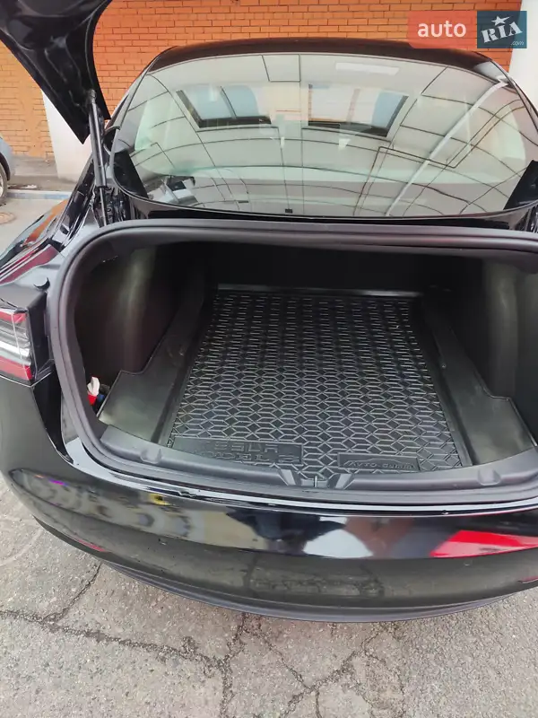Седан Tesla Model 3 2018 в 