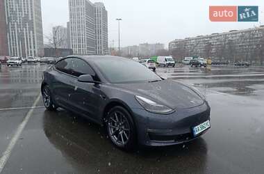 Седан Tesla Model 3 2022 в 