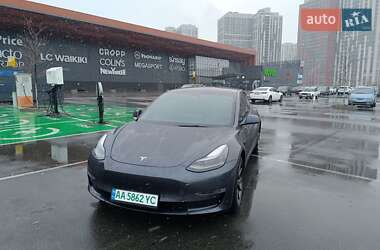 Седан Tesla Model 3 2022 в 