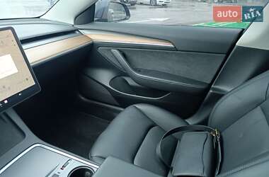 Седан Tesla Model 3 2022 в 