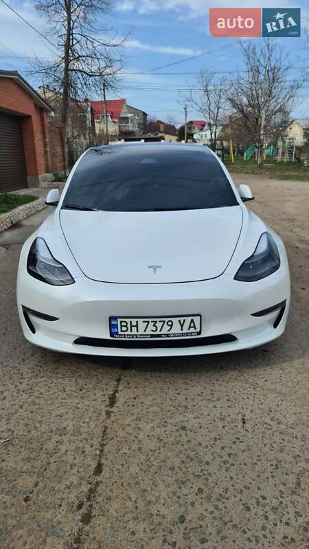 Седан Tesla Model 3 2022 в 