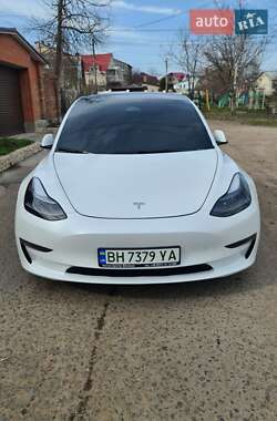 Седан Tesla Model 3 2022 в 