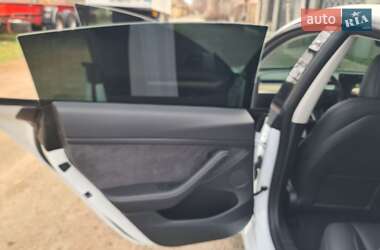 Седан Tesla Model 3 2022 в 