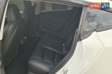 Седан Tesla Model 3 2022 в 