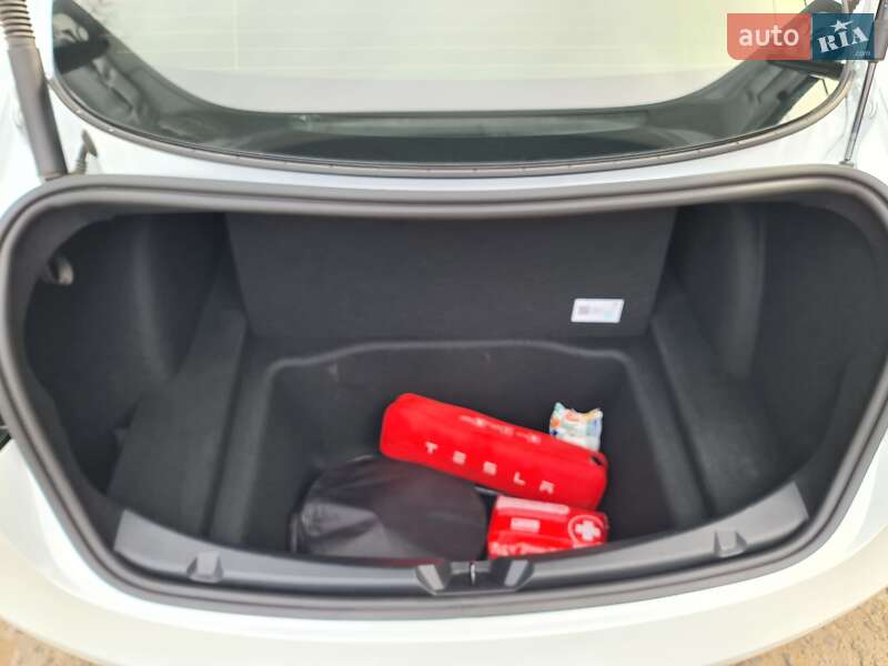 Седан Tesla Model 3 2022 в Одессе