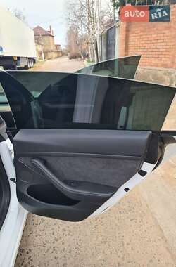 Седан Tesla Model 3 2022 в 