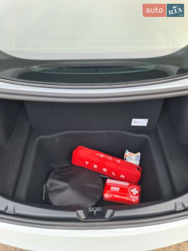 Седан Tesla Model 3 2022 в Одессе