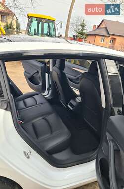 Седан Tesla Model 3 2022 в 